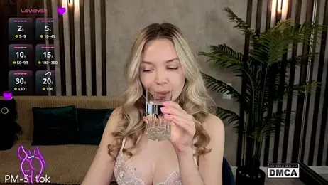 Holl1Would — Stripchat recorded stream screenshot (09 Feb 2026)