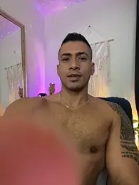 aaroncolombia — Stripchat recorded stream image, 15.02.2026 19:00
