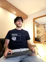 Rafael_Mendezz — Stripchat recorded stream screenshot (17 Feb 2026)