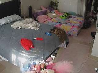voyeurcam-house-charleys-room — Camsoda recorded stream image, 17.02.2026 07:10