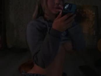 mollyflwers — Chaturbate recorded stream screenshot (23 Feb 2026)