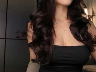 moonlovee — Camsoda recorded stream image, 27.02.2026 04:50