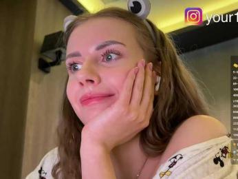 VikkiExtraCheese — Bongacams recorded stream image, 27.02.2026 01:50