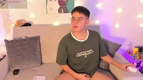 Young_Ben — Stripchat recorded stream screenshot (07 Mar 2026)