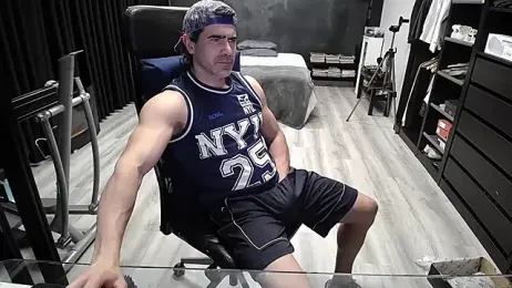 latinoo23bom — Stripchat recorded stream screenshot (09 Mar 2026)