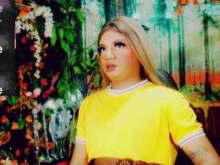 mayka-brunette01 — Camsoda recorded stream screenshot (10 Mar 2026)