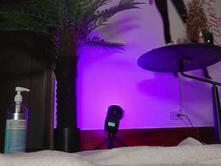 katyerave — Camsoda recorded stream image, 13.03.2026 20:00