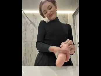 AriWild — Stripchat recorded stream image, 23.03.2026 08:10