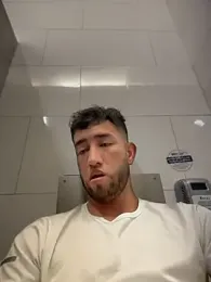 liam_bronw — Stripchat recorded stream image, 24.03.2026 17:40