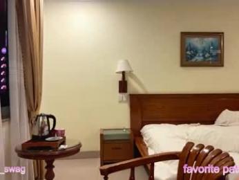 laraineprada — Chaturbate recorded stream image, 28.03.2026 10:10