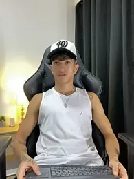 _CamiloBass — Stripchat recorded stream image, 01.04.2026 01:40