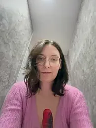 The_Snowwhitee — Stripchat recorded stream screenshot (01 Apr 2026)