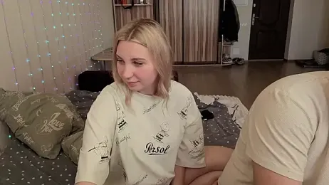 llolilove — Stripchat recorded stream screenshot (05 Apr 2026)