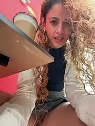 alana15 — Stripchat recorded stream screenshot (07 Apr 2026)