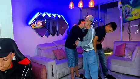 Houseofwarrios — Stripchat recorded stream image, 08.04.2026 05:20