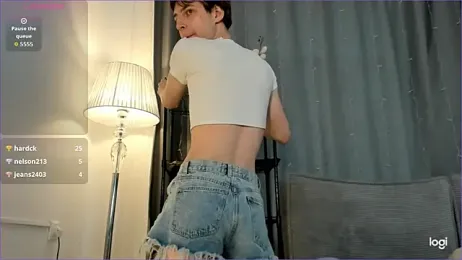 AvenGlow — Stripchat recorded stream image, 11.04.2026 06:20