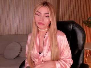 meganwest — Camsoda recorded stream image, 13.04.2026 19:30