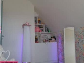 brilliantvictoria — Chaturbate recorded stream screenshot (17 Apr 2026)