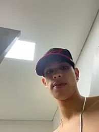 HarryGaze — Stripchat recorded stream screenshot (17 Apr 2026)