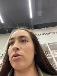 Holly_Play — Stripchat recorded stream image, 17.04.2026 12:00