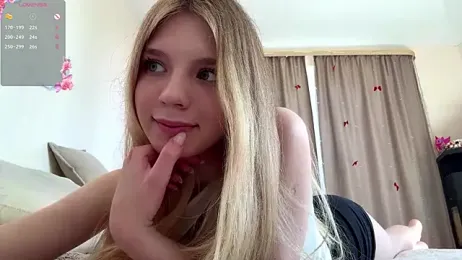 FruityXo — Stripchat recorded stream image, 17.04.2026 10:50