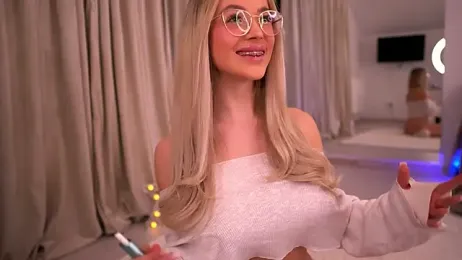 KylieJoyce — Stripchat recorded stream screenshot (17 Apr 2026)