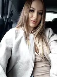 caressyourself — Stripchat recorded stream image, 18.04.2026 07:50