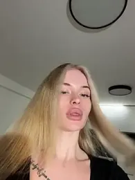 Vladamais — Stripchat recorded stream image, 18.04.2026 19:00