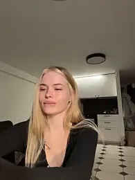 Vladamais — Stripchat recorded stream image, 18.04.2026 19:00