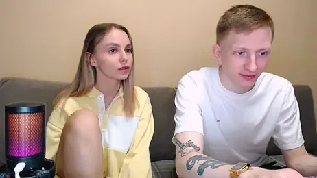 juliaanddima — Stripchat recorded stream image, 19.04.2026 21:30