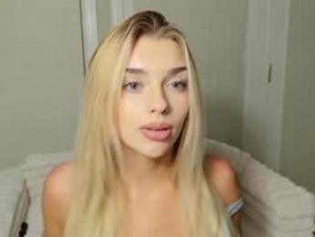 ellalowe — Chaturbate recorded stream image, 19.04.2026 18:30