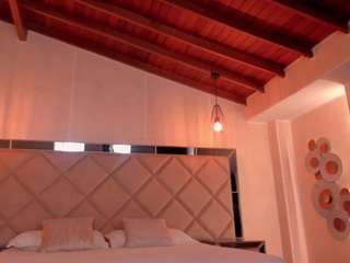 meganwest — Camsoda recorded stream image, 20.04.2026 19:10