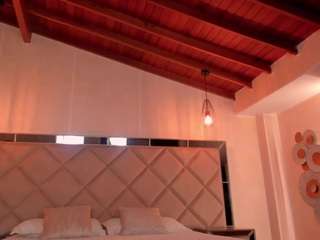 meganwest — Camsoda recorded stream image, 20.04.2026 19:10