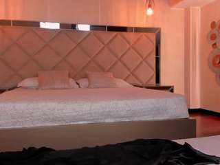 meganwest — Camsoda recorded stream image, 20.04.2026 19:10