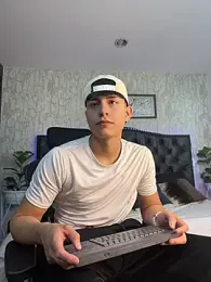 Lander_Cruz — Stripchat recorded stream image, 27.04.2026 20:10