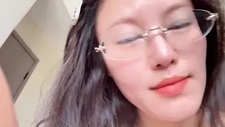 Krismil3 — Stripchat recorded stream image, 28.04.2026 01:00