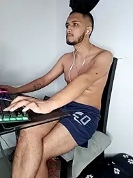 mosmar_20 — Stripchat recorded stream image, 28.04.2026 21:00