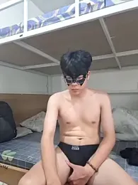 Gwencloudy — Stripchat recorded stream image, 01.05.2026 04:50
