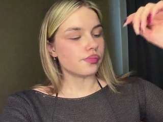 katerinepulkkinen — Camsoda recorded stream image, 01.05.2026 09:00