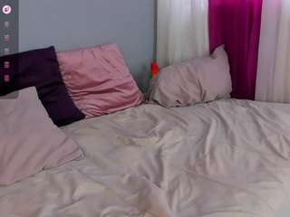 mollyybloom — Camsoda recorded stream image, 02.05.2026 17:00