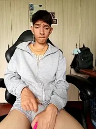 heyy_noah11 — Stripchat recorded stream image, 02.05.2026 17:20