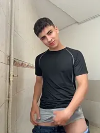 AdrianRinaldi — Stripchat recorded stream image, 04.05.2026 13:40