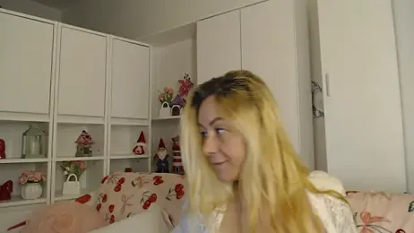 _karolynesyera_ — Stripchat recorded stream image, 08.05.2026 18:50