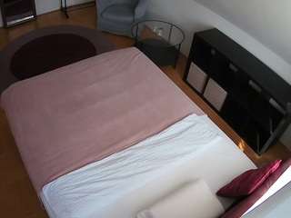 voyeurcam-julmodels-whitebed-2 — Camsoda recorded stream image, 16.05.2026 16:10
