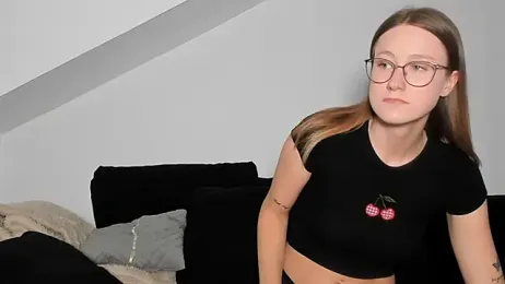 laurasommer — Stripchat recorded stream image, 19.05.2026 14:10