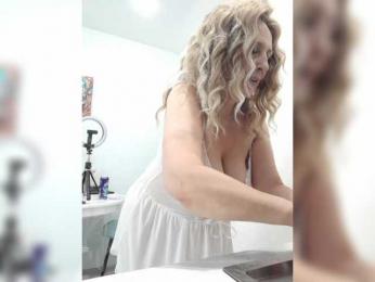 mery8poppins — Bongacams recorded stream image, 23.05.2026 09:20