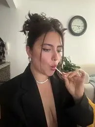 sukhakunis1 — Stripchat recorded stream image, 23.05.2026 18:00