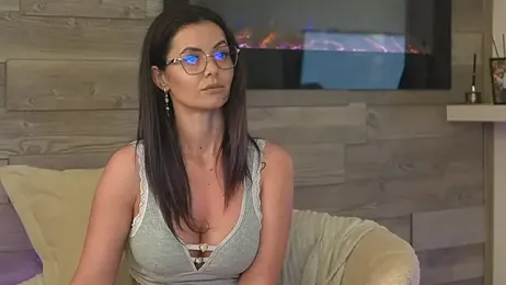 SeductiveMom — Stripchat recorded stream image, 25.05.2026 03:30