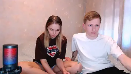 juliaanddima — Stripchat recorded stream image, 25.05.2026 07:40