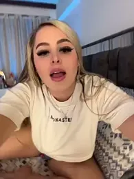 natashasweet — Stripchat recorded stream image, 26.05.2026 03:50